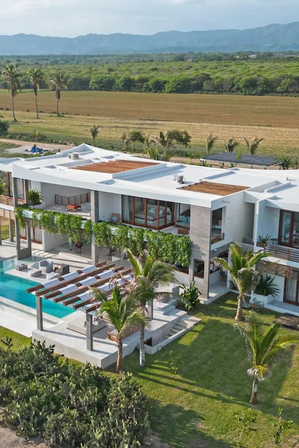 Beachfront Villa in Plataforma