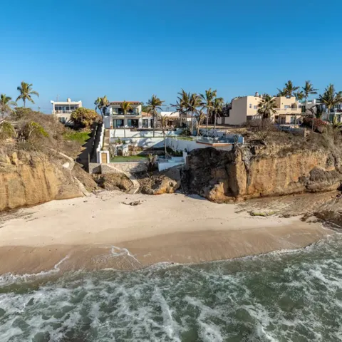 Beach in Playa Careyeros
