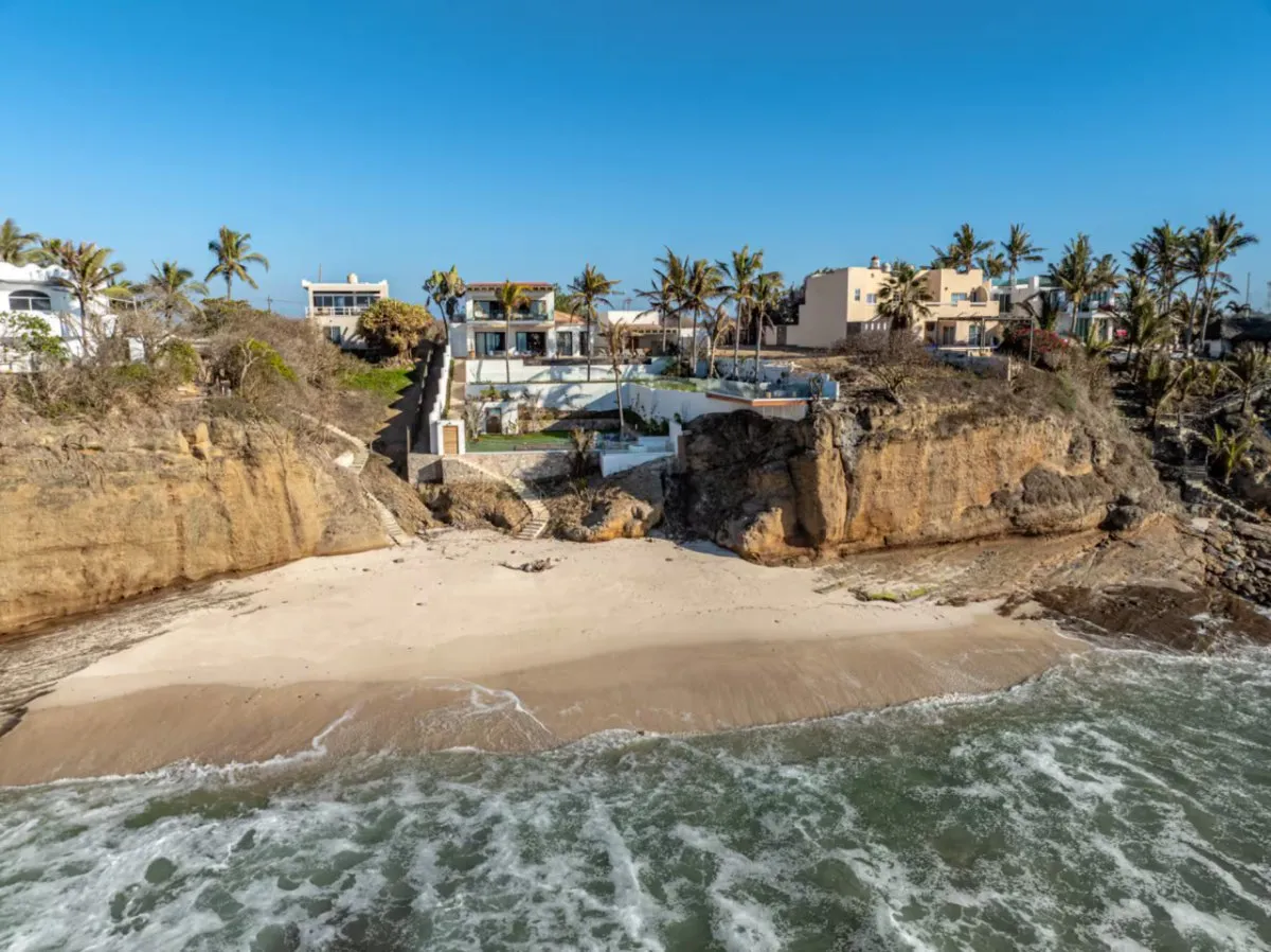 Beach in Playa Careyeros