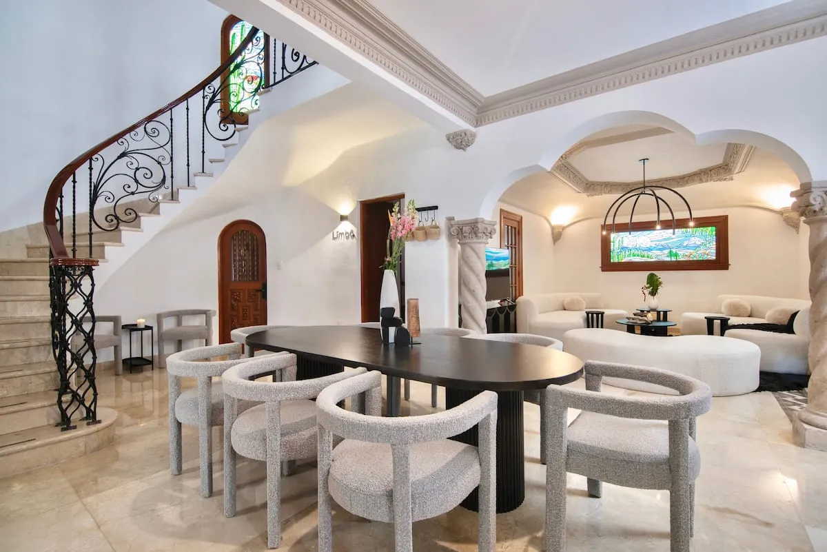 White Lotus Mexico City