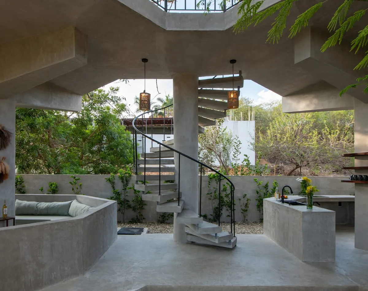 Brutalist Treehouse in Puerto Escondido